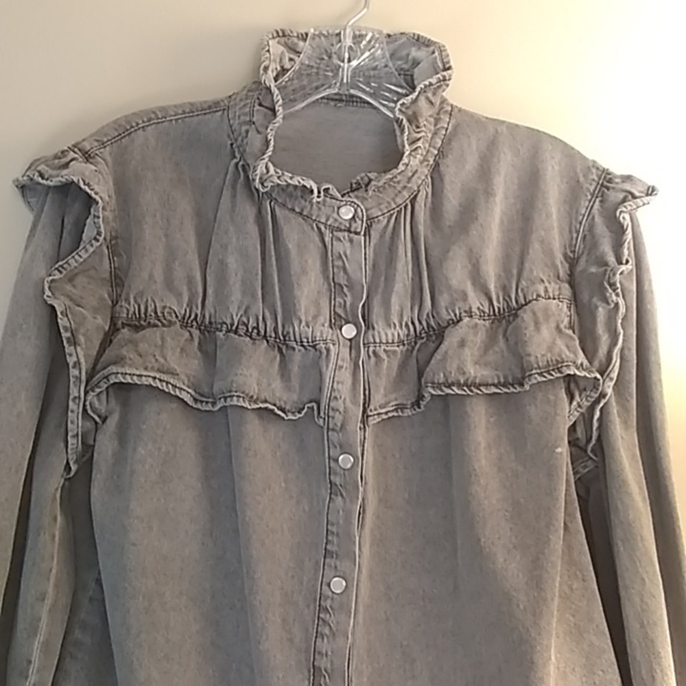 ruffled gray blouse - Picture 2 of 9